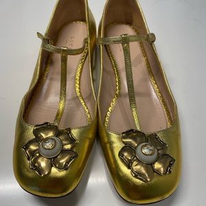 Gucci gold flats size 36.5.